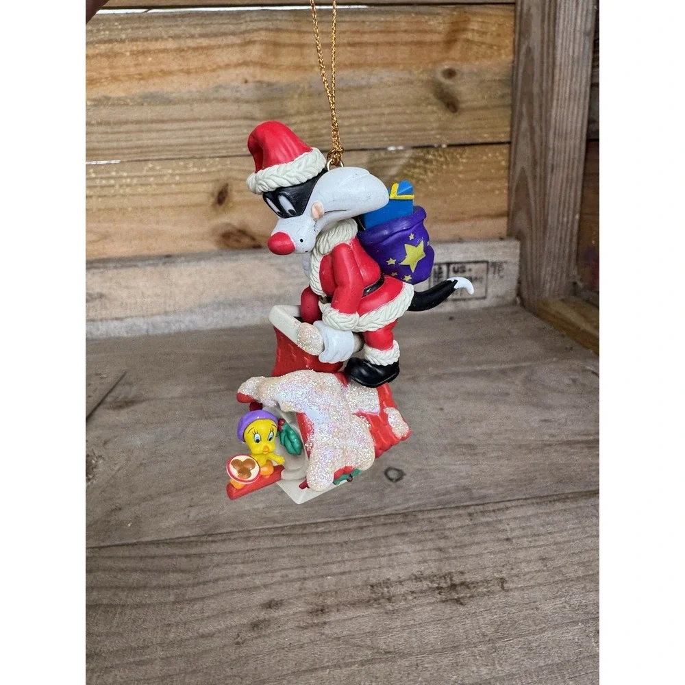 1996 Looney Tunes Sylvester and‎ Tweety Santa Birdhouse Christmas Ornament